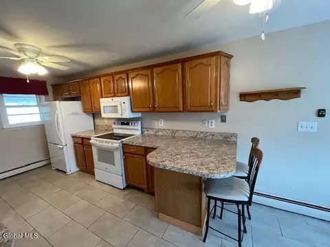 Kitchen - 1051 Inner Dr, Schenectady, NY 12303 photo 4 of 9