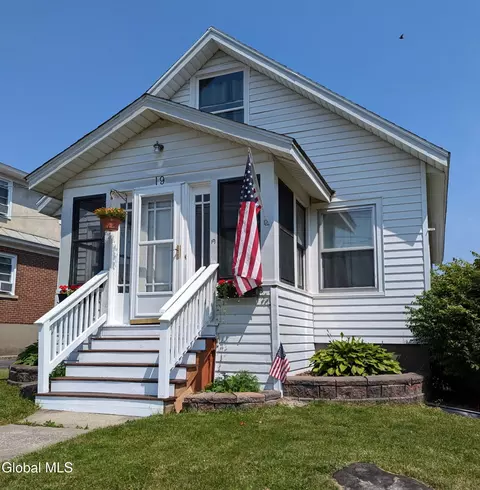 19 Pleasant Ave, Amsterdam, NY 12010