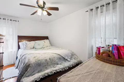 Bedroom - 837 Harrison Ave, Schenectady, NY 12306 photo 4 of 8