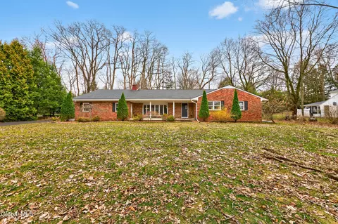 7 N Maple Ln, Albany, NY 12211