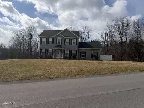 902 Shardon Ct, Schenectady, NY 12306