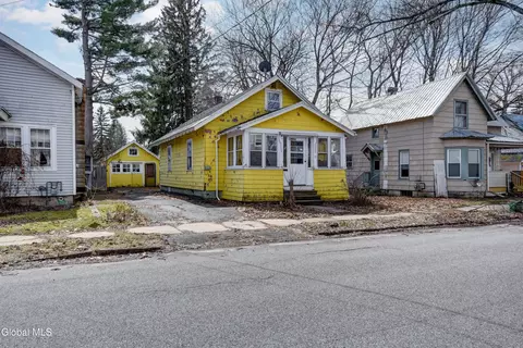 10 Franklin St, Gloversville, NY 12078