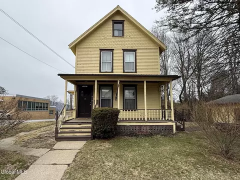 115 Oak St, Corinth, NY 12822