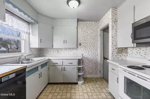 Kitchen - 1815 Curry Rd, Schenectady, NY 12306 photo 1 of 2