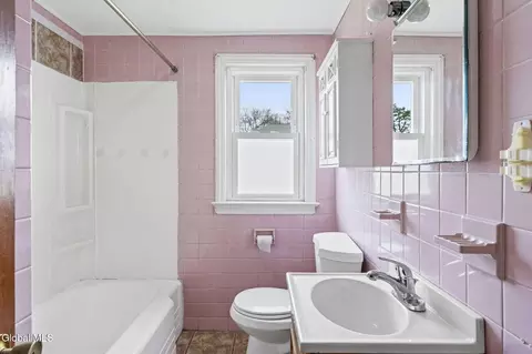 Bath - 1815 Curry Rd, Schenectady, NY 12306 photo 1 of 1
