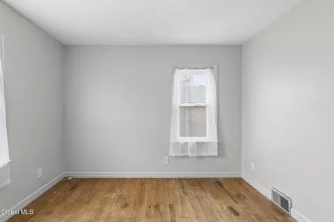 Bedroom - 1815 Curry Rd, Schenectady, NY 12306 photo 4 of 8