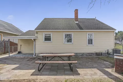Exterior - 1815 Curry Rd, Schenectady, NY 12306 photo 2 of 4