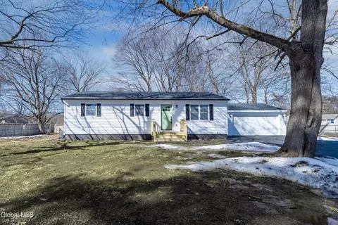 25 Hawley Rd, Niverville, NY 12130