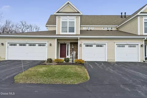 214 Lois Ln, Schenectady, NY 12304