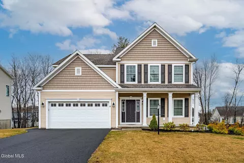 22 Bergen Pl, Niskayuna, NY 12309