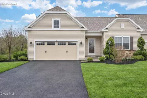 15 Rosemore Pl, Mechanicville, NY 12118