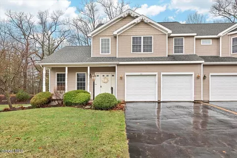 36 Oakmont St, Niskayuna, NY 12309