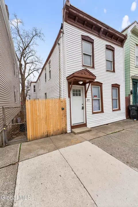 397 10th St, Troy, NY 12180