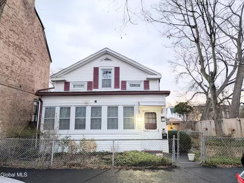 522 1st Ave, Troy, NY 12182