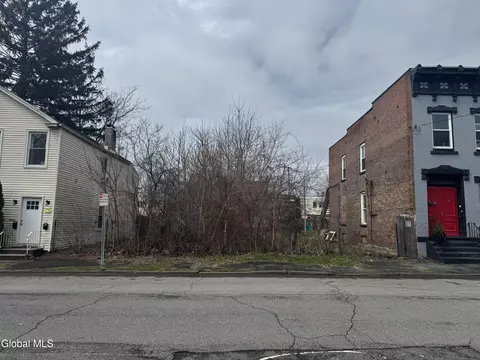 1035-1037 6th Ave, Troy, NY 12180
