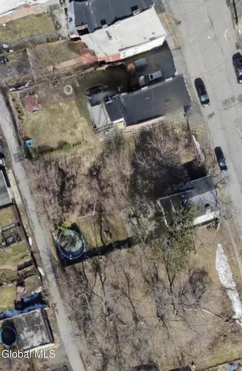 1035-1037 6th Ave, Troy, NY 12180