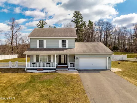 6 Joseph Ct, Schaghticoke, NY 12154