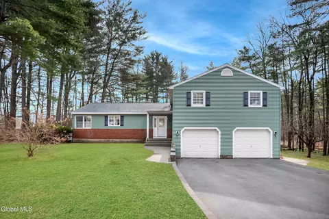 29 Heinrick Cir, Queensbury, NY 12804