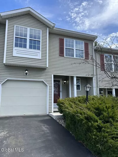 61 Old Mill Ln, Queensbury, NY 12804