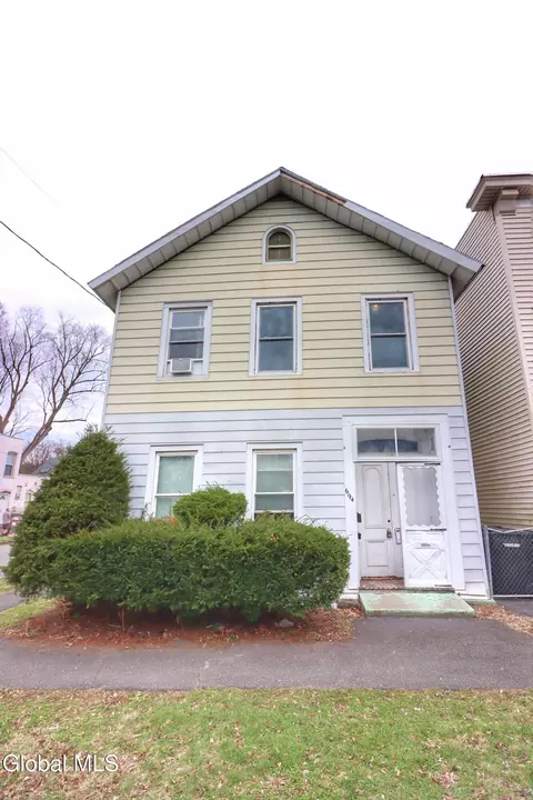 694 4th Ave, Troy, NY 12182
