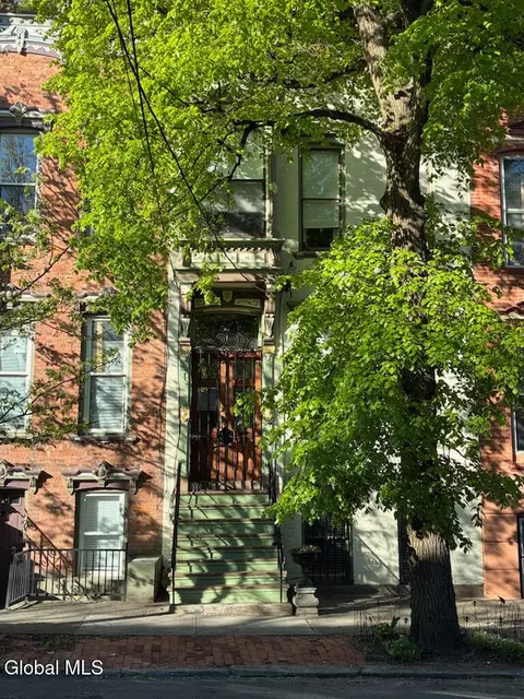 165 Lancaster St, Albany, NY 12210