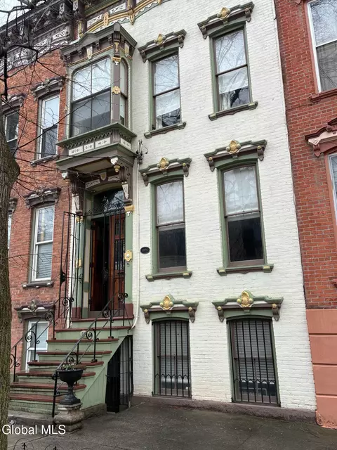 165 Lancaster St, Albany, NY 12210