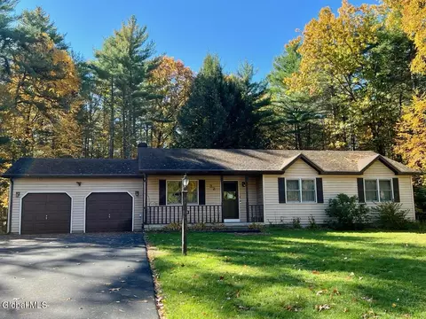32 Linette Ln, Queensbury, NY 12804