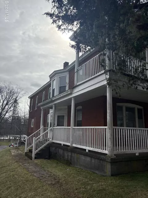 252 S Main St, Mechanicville, NY 12118