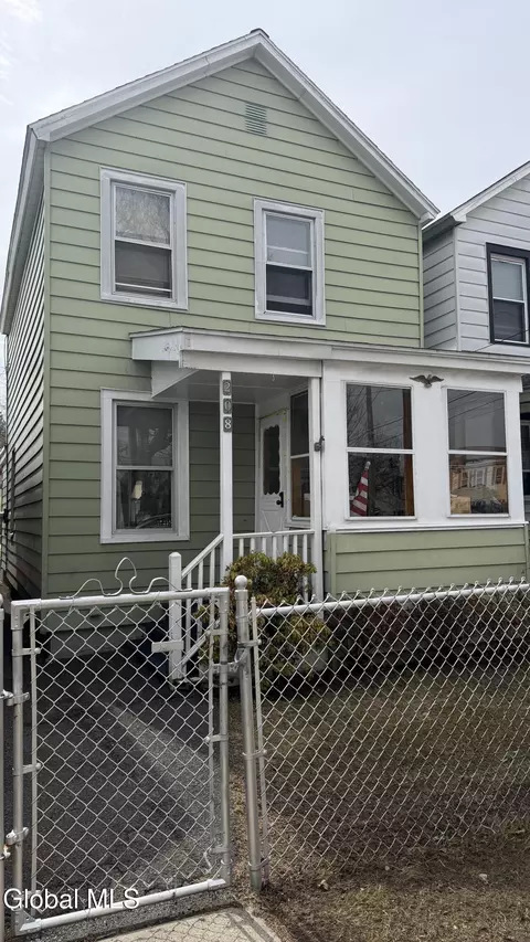 208 14th St, Watervliet, NY 12189