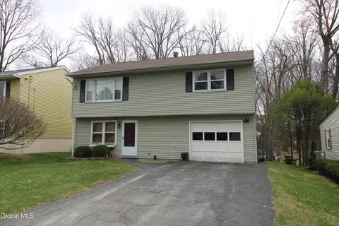 9 Hudson Ave, Latham, NY 12110