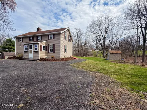 28 Hollister St, Coxsackie, NY 12051