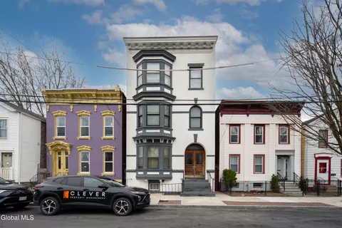 318 1st St, Troy, NY 12180