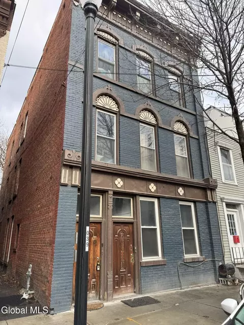 335 1st St, Troy, NY 12180