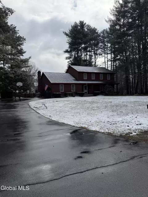 19 Sugar Pine Rd, Queensbury, NY 12804