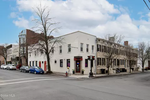 6 Franklin Pl, Troy, NY 12180