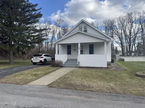 1862 Gray St, Schenectady, NY 12306