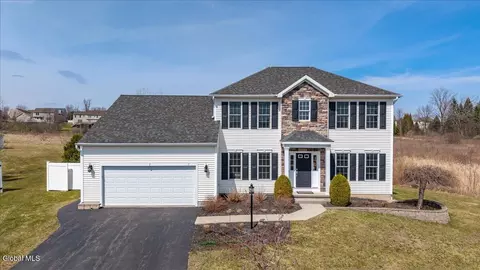 7 Rolling Hills Dr, Mechanicville, NY 12118