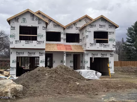 3 Giovanni Ct, Troy, NY 12180