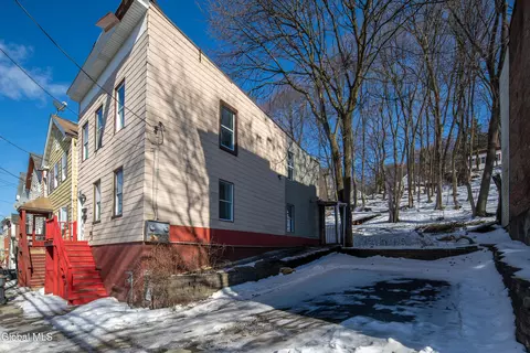 628 4th St, Troy, NY 12180