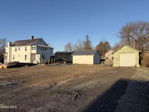 17 Davis St, Whitehall, NY 12887