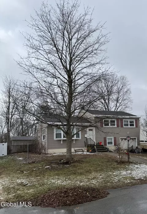 6 Carleton Ct, Glens Falls, NY 12801
