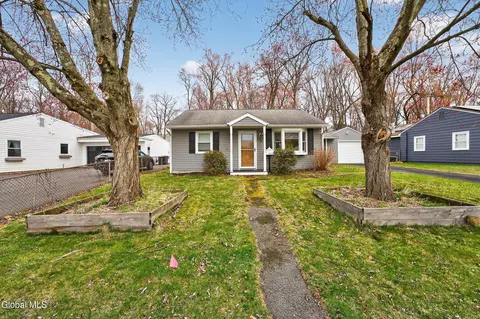 41 Vics Ct, Albany, NY 12205