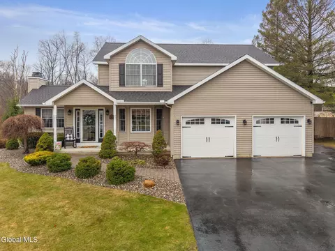 79 Dewey Ave, Mechanicville, NY 12118