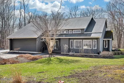 212 Mannix Rd, East Greenbush, NY 12061