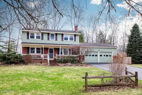 16 Conver Dr, Saratoga Springs, NY 12866