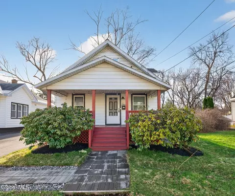 1076 Regent St, Schenectady, NY 12309