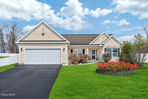 19 Autumn Ln, Troy, NY 12182