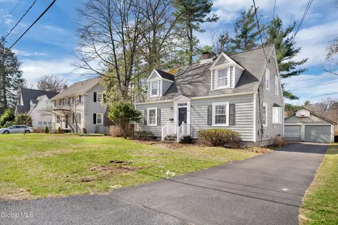 25 Forest Rd, Delmar, NY 12054