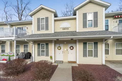 1906 Cambridge Manor Dr, Schenectady, NY 12302