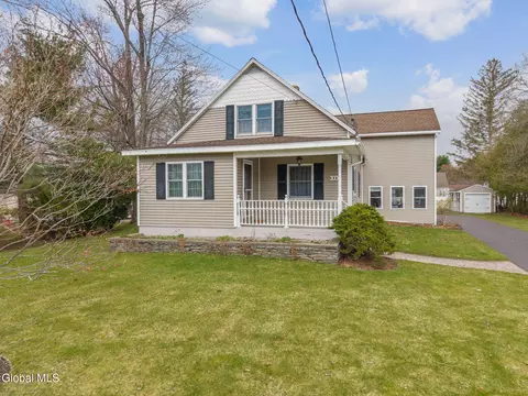 3009 Sunset Ln, Schenectady, NY 12303